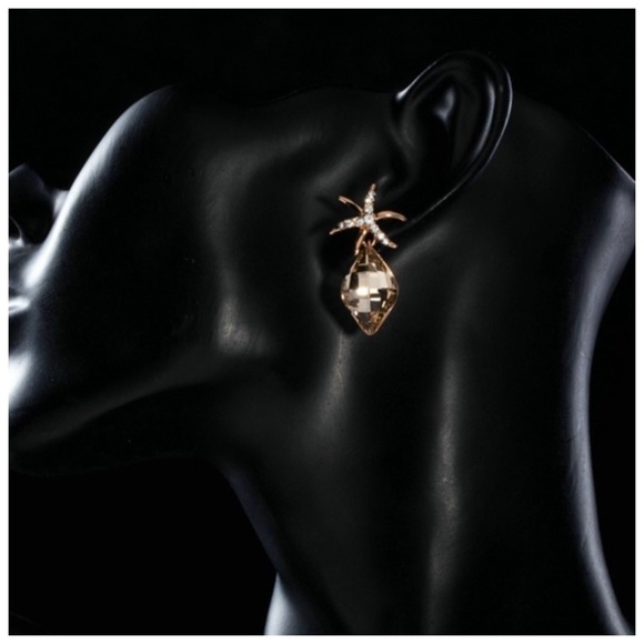 Swarovski Crystals Gold Starfish Earrings - Picture 3 of 3